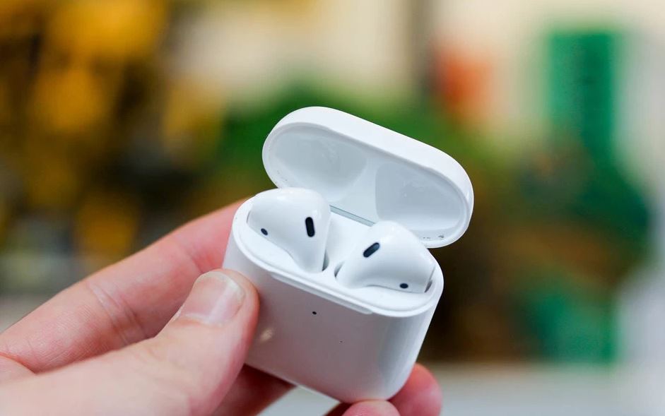 How to Connect Your AirPods to iCloud - MOMS' ALL
