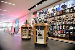 Top 10 Best Electronic Stores in USA