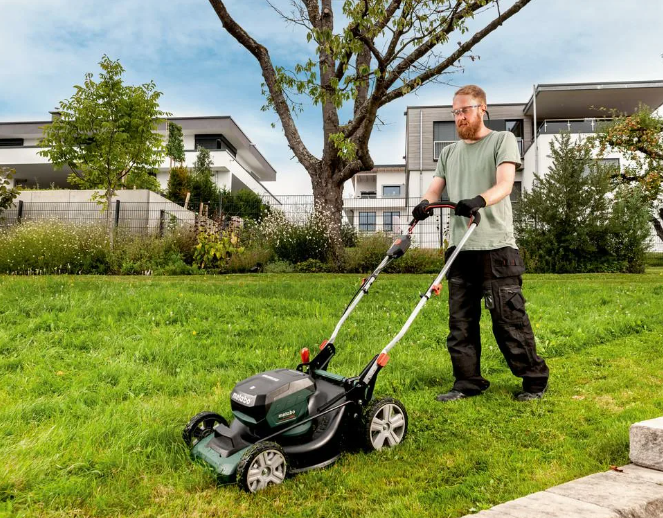 Grounds Maintenance Worker Jobs in Canada for Foreigners